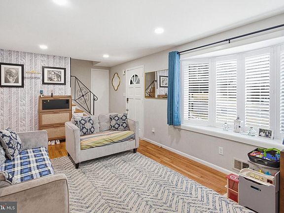 5th image of 8802 Parliament Dr