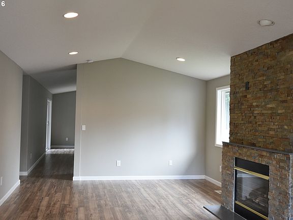 4th image of 5109 NE 75th Cir