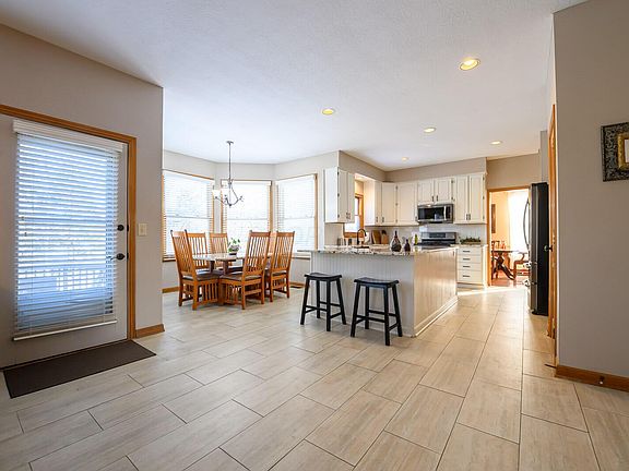 5th image of 370 Beecher Rd