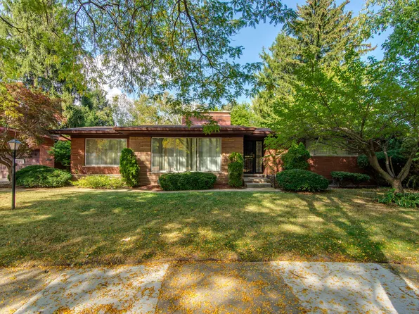 18941 Huntington Ave, Harper Woods, MI 48225