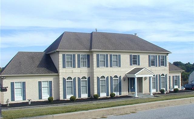 Beautiful front to welcome you home