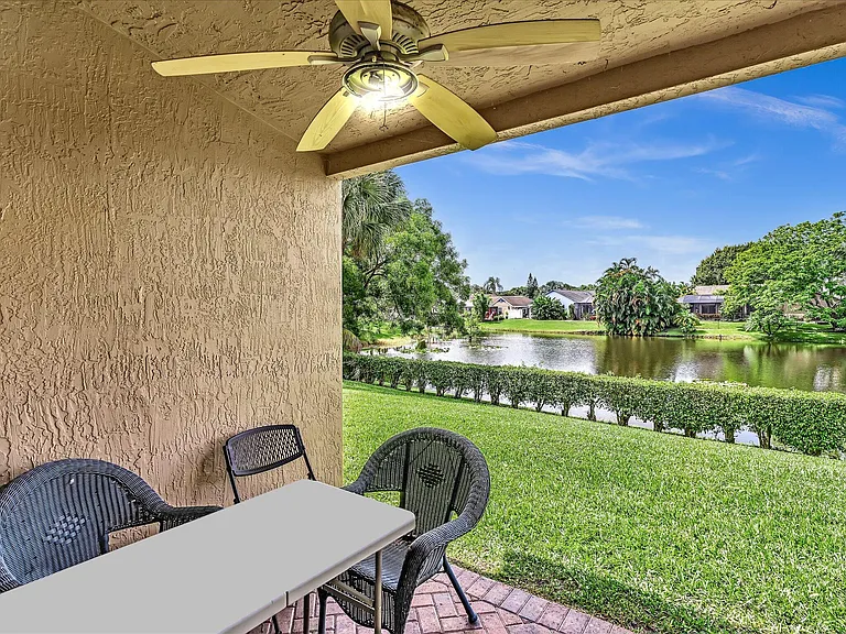6396 Park Lake Cir — Photo 18