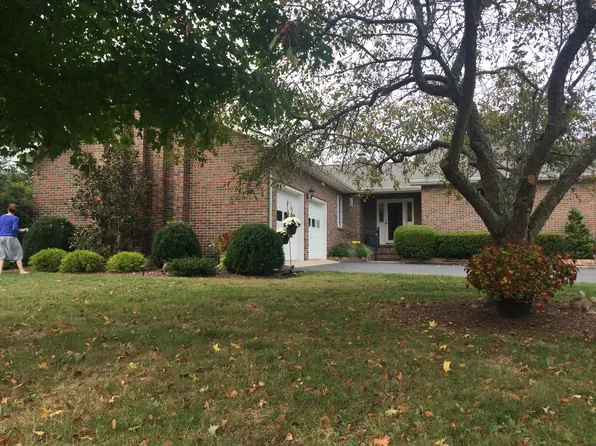 370 Sturbridge Dr, Tullahoma, TN 37388
