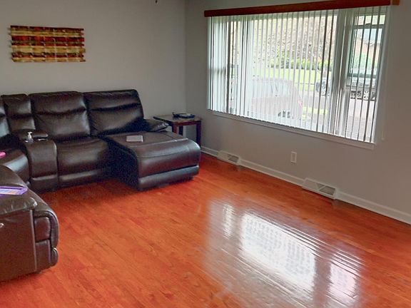 4th image of 1451 Meadow Dr