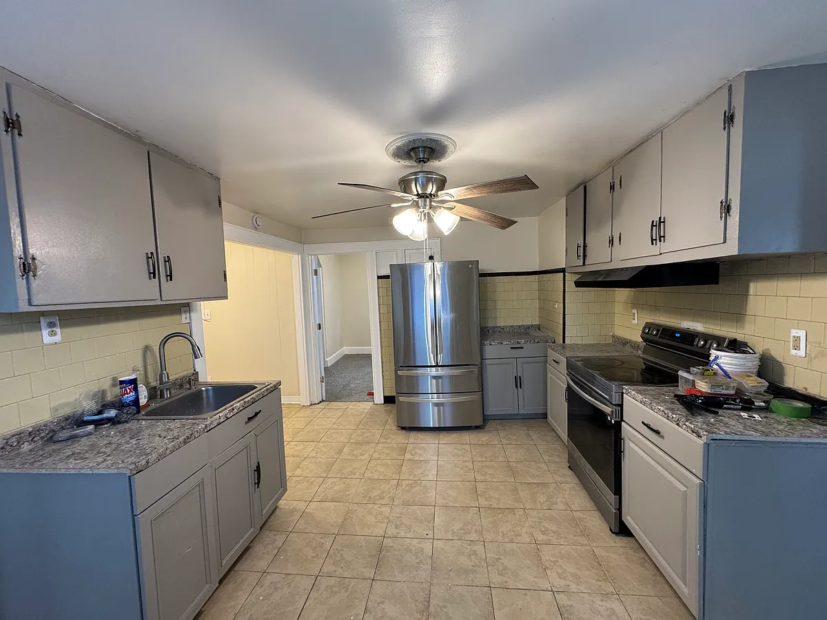 Building Photo - 138 Hemlock St #2