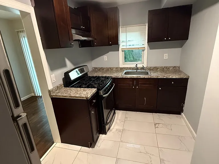 43 Crampton Ave — Photo 8