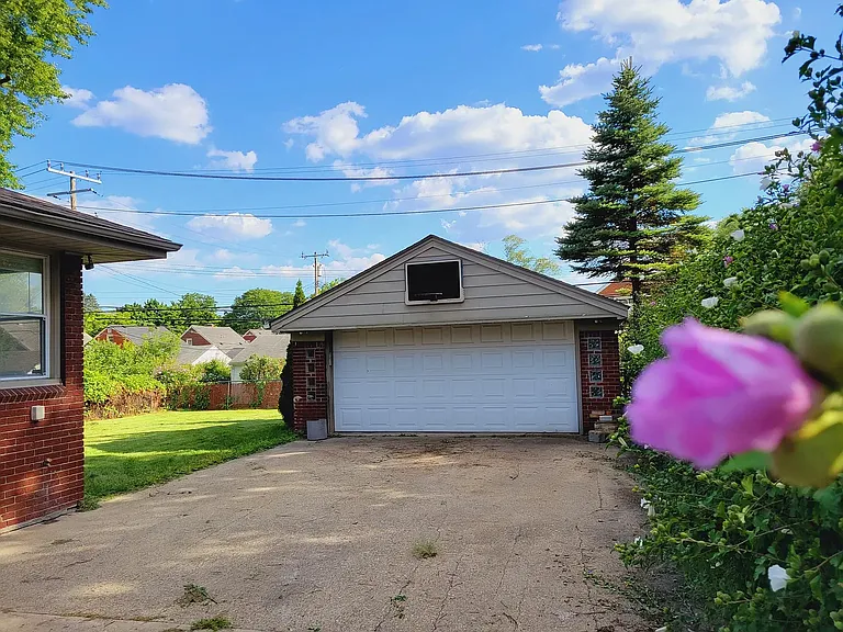 26265 W Six Mile Rd — Photo 11