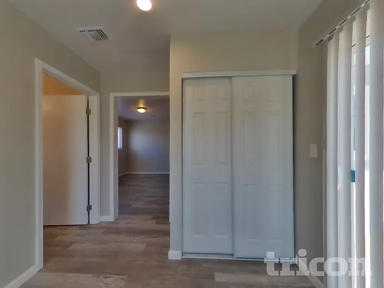 1126 W Ovington St — Photo 7