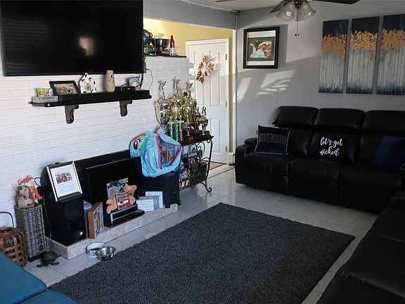 5th image of 33 Potter Ln