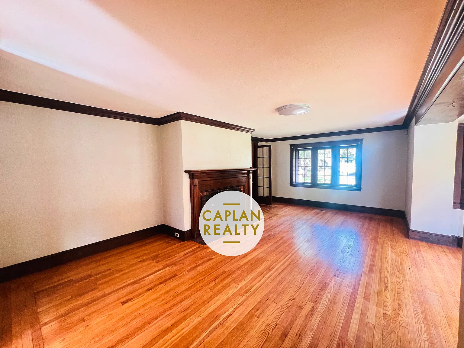 4 bed, 2.5 bath, $4,000 — Photo 4