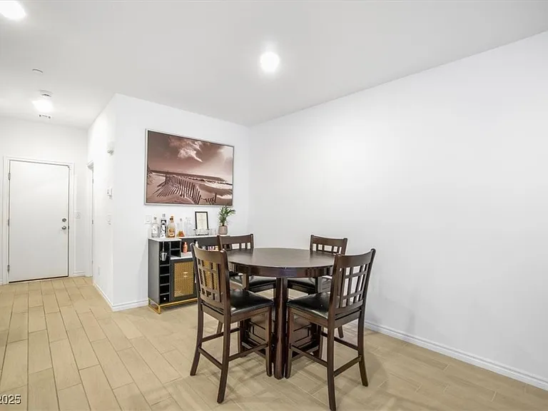 1529 Eva Crossing Pl — Photo 18