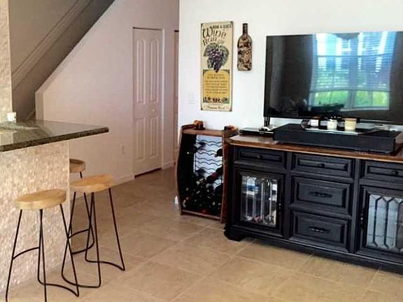 5th image of 702 SW 1st Terrace #702