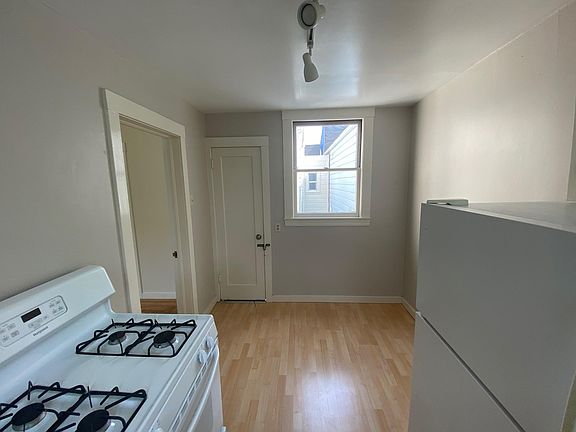 4th image of 317 Scott St APT 4