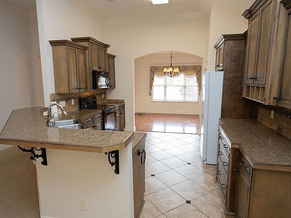 5th image of 106 Sweet Meadow Ct