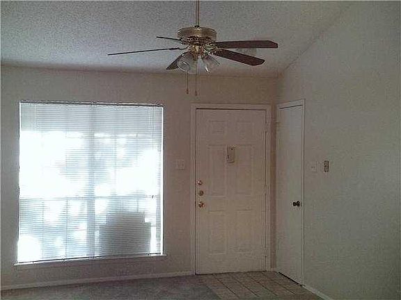 2nd image of 1015 E Yager Ln Unit 25
