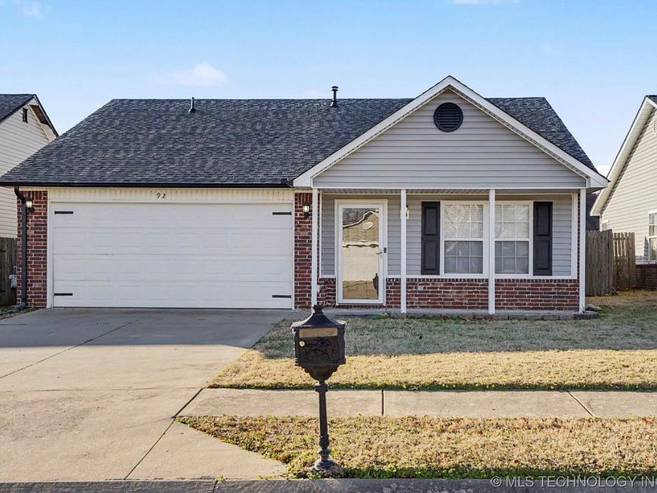 1st image of 92 W Fairlane Pl