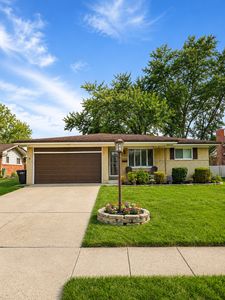 33829 Kennedy Dr, Sterling Heights, MI, 48310
