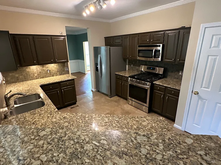 Pinehollow Ct — Photo 10