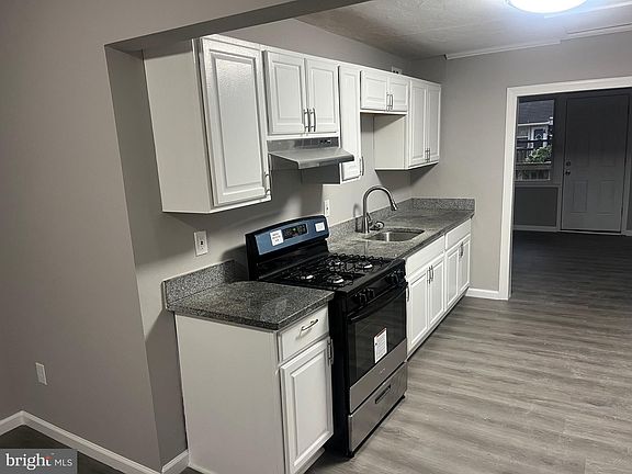 5th image of 19 Aberdeen Ave
