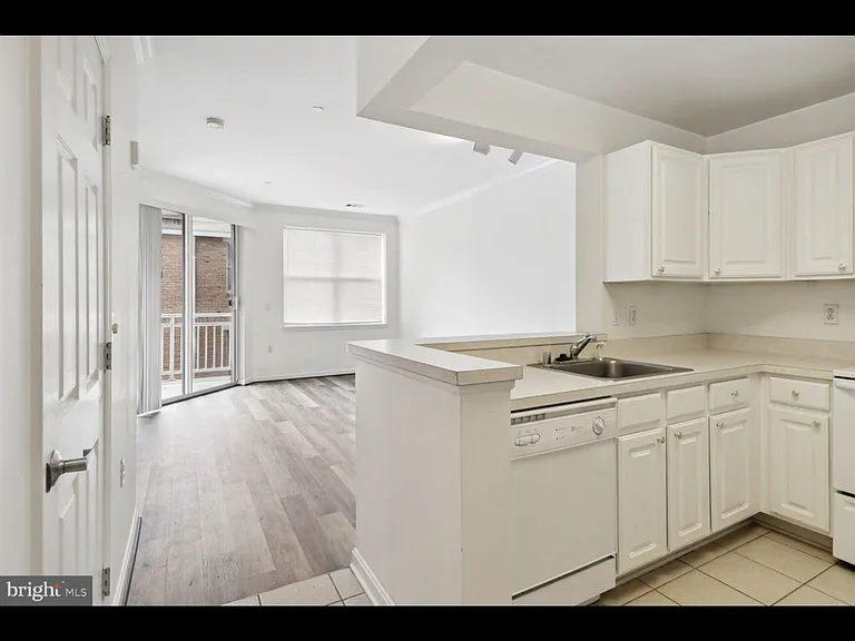 23 Pierside Dr #306 — Photo 16