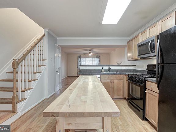 5th image of 1451 N Van Dorn St #B