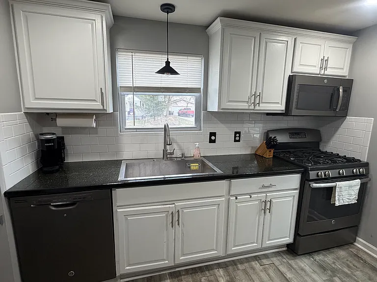 300 Edgewood Ave — Photo 5