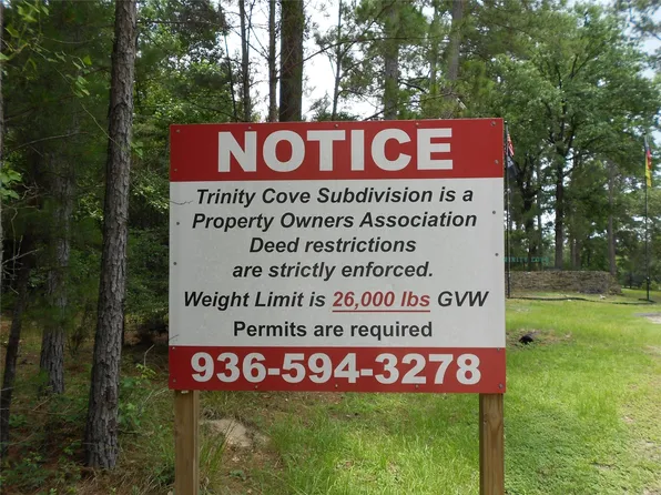 River Dr, Trinity, TX 75862