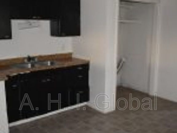 2nd image of 4615 S Lipscomb St