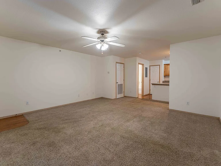Battlefield Park Apartments — Photo 29
