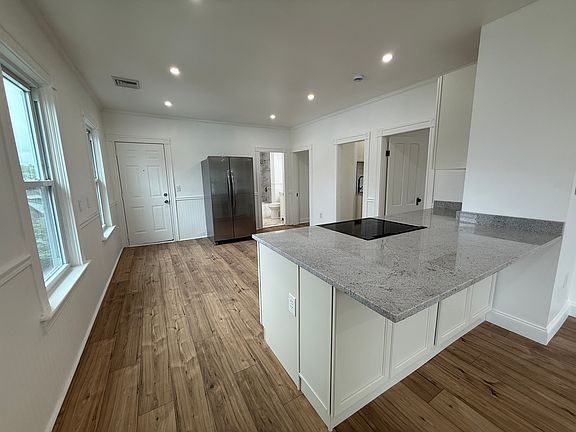4th image of 19 Reeves St APT 3