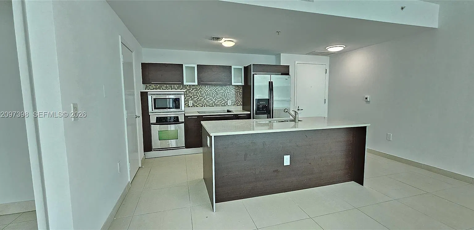 Quantum On The Bay Condo — Photo 1