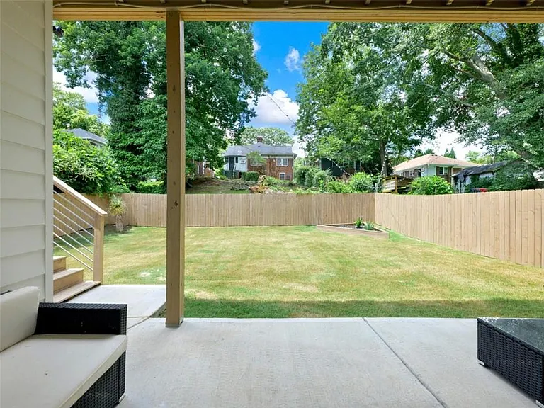 379 Enota Pl SW — Photo 36