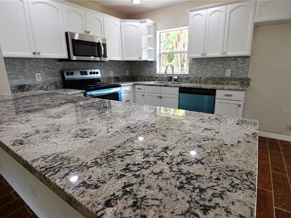 5th image of 36410 Lanson Ave