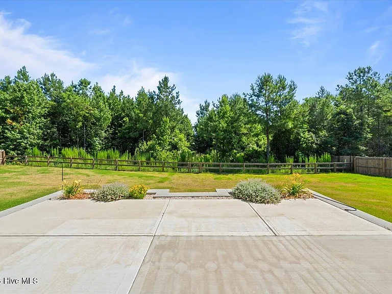 423 Bassett Ln — Photo 31