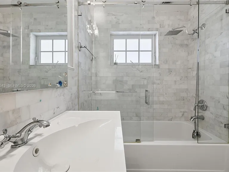2558 NE 206th Ter — Photo 13