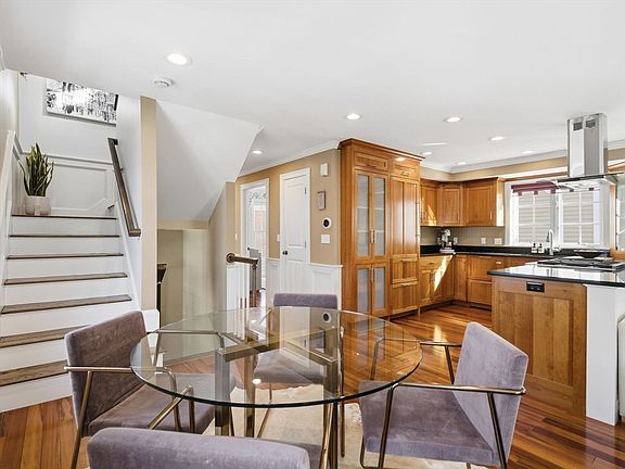 4th image of 102 Pleasant St Unit 102