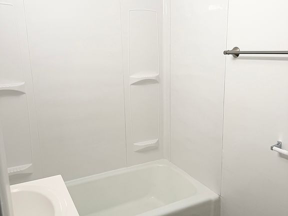 5th image of 646 Grandview Ave #203