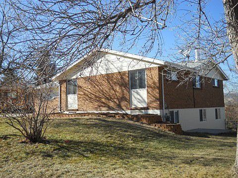 Side View/Walk-out basement