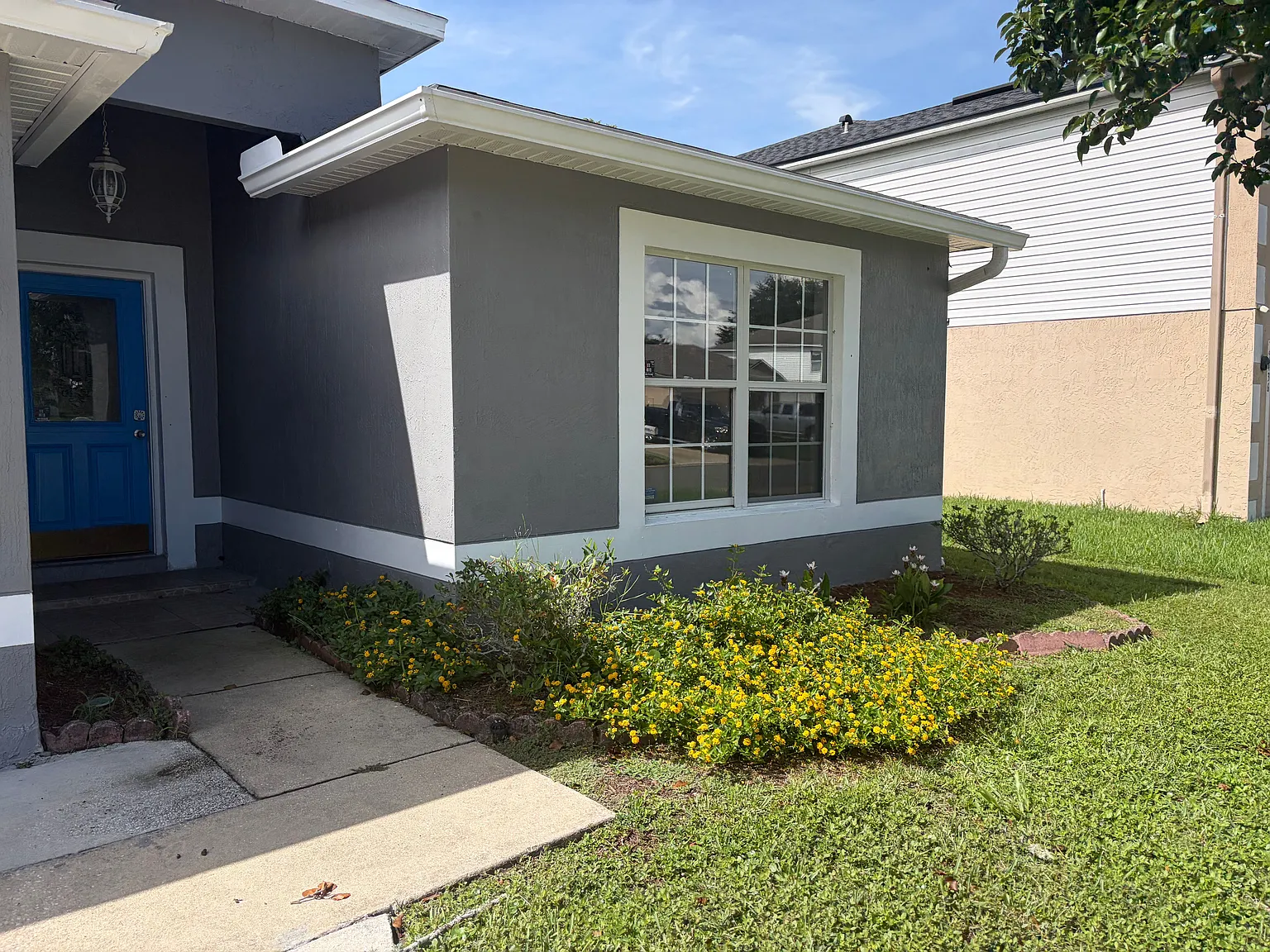 4 bed, 2.0 bath, 1874 sqft, $2,320 — Photo 1