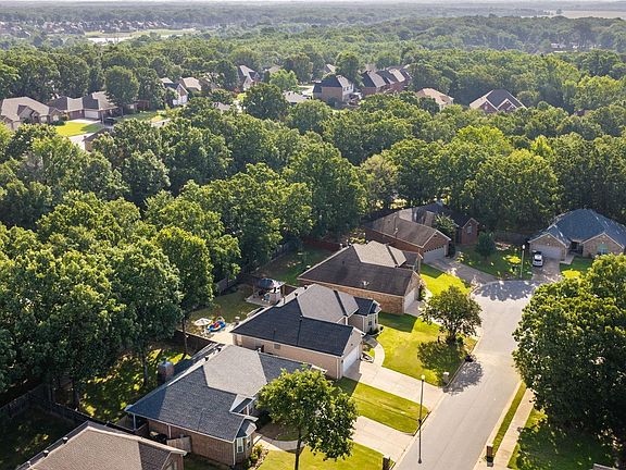 4th image of 6916 Park Meadows Dr