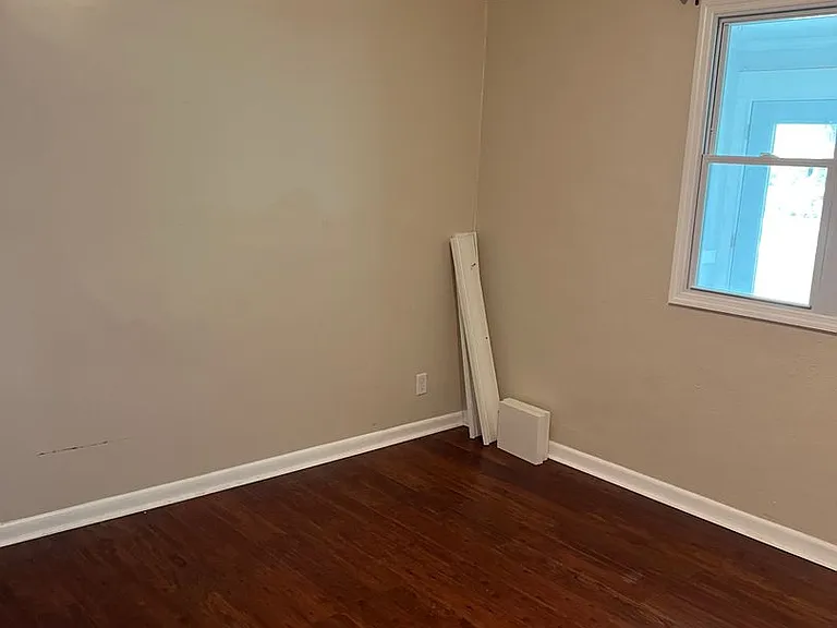 1835 Hodgeville Rd — Photo 12