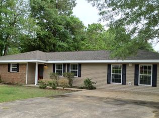 1100 Parkwood Cir, Picayune, MS 39466