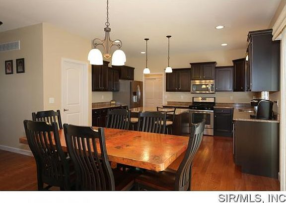 3rd image of 709 Chatsworth Ct