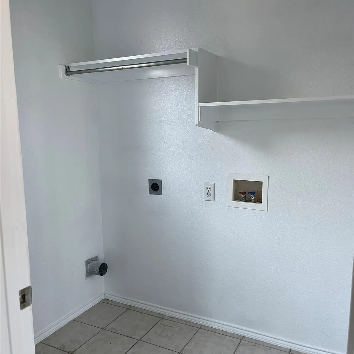 3 bed, 2.5 bath, 2308 sqft, $2,400 — Photo 3