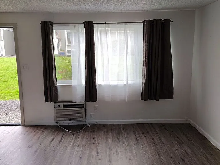 885 NE Sunset St #11 — Photo 2