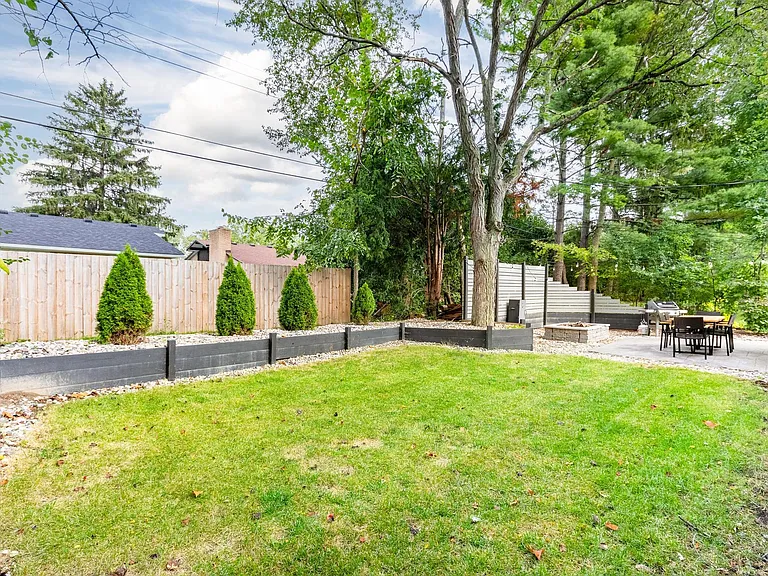 18836 Webster Ave — Photo 35