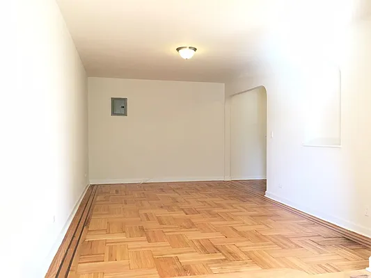 Rented by Metropolitan Equities | media 12
