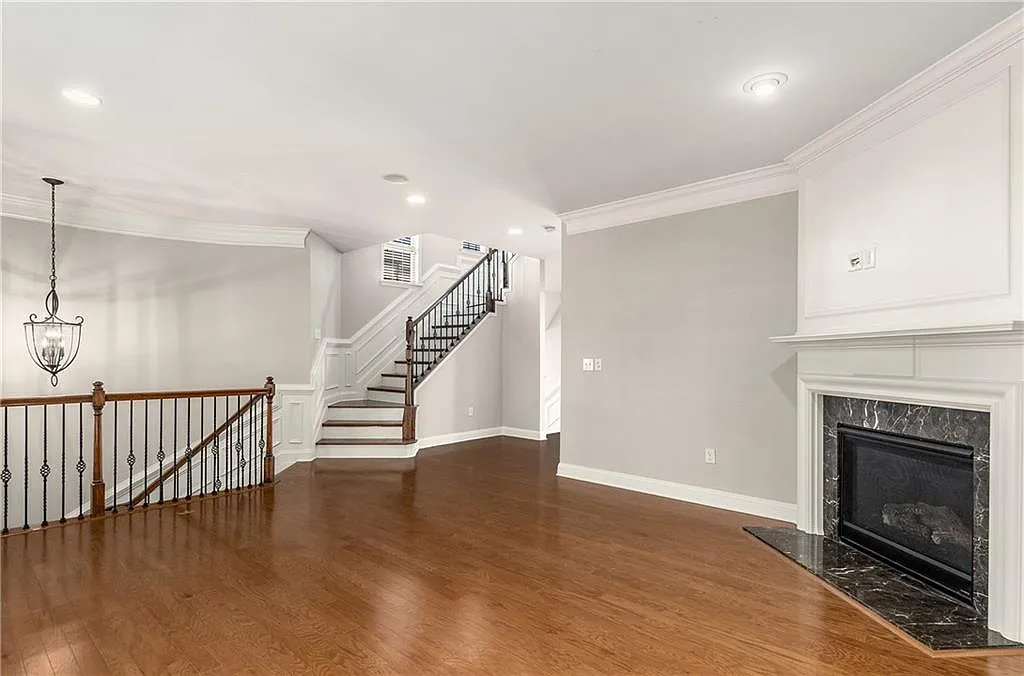3 bed, 3.5 bath, 1924 sqft, $3,800 — Photo 4