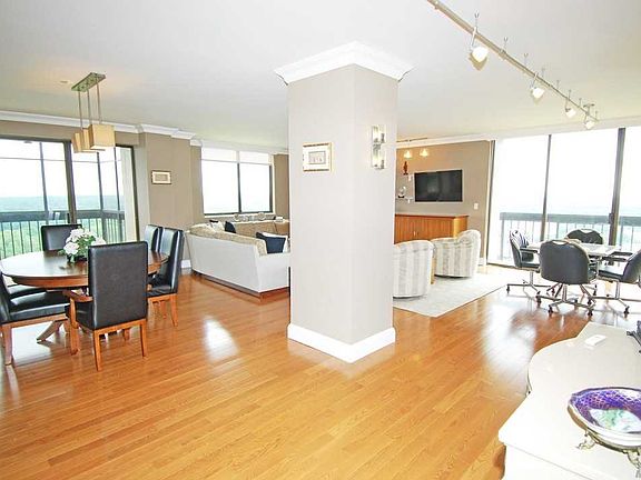 3rd image of 27110 Grand Central Pkwy APT 25D