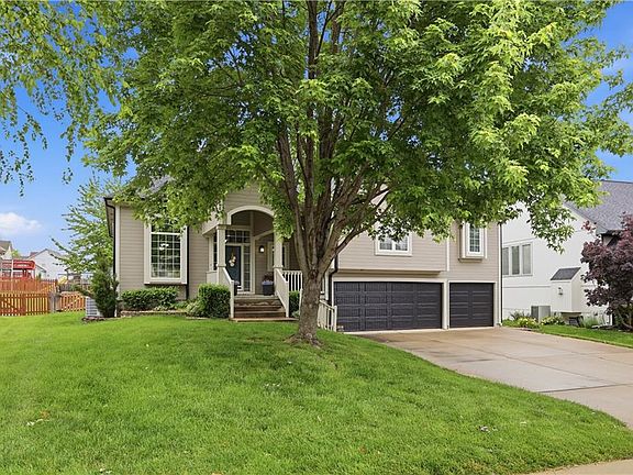 3rd image of 3008 SW Saddlewood Dr